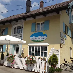  Hostel Dreimaederlhaus